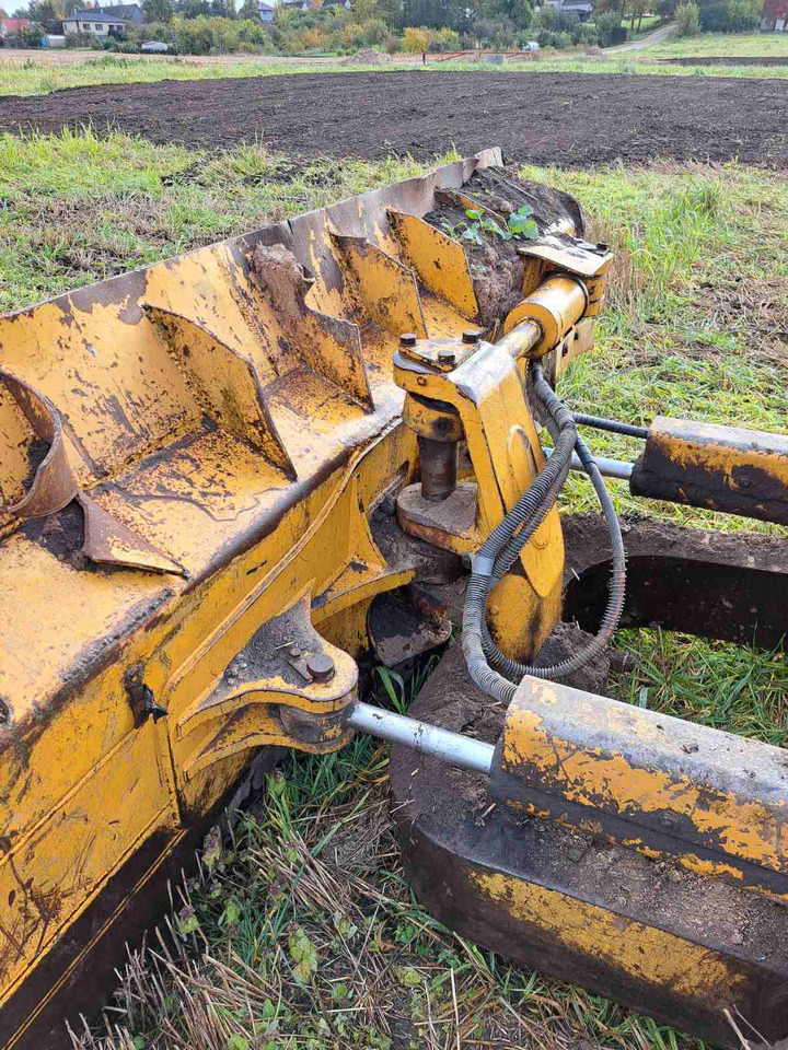 CATERPILLAR D5 M - Buldozer: obrázek 5 CATERPILLAR D5 M - Buldozer: obrázek 5