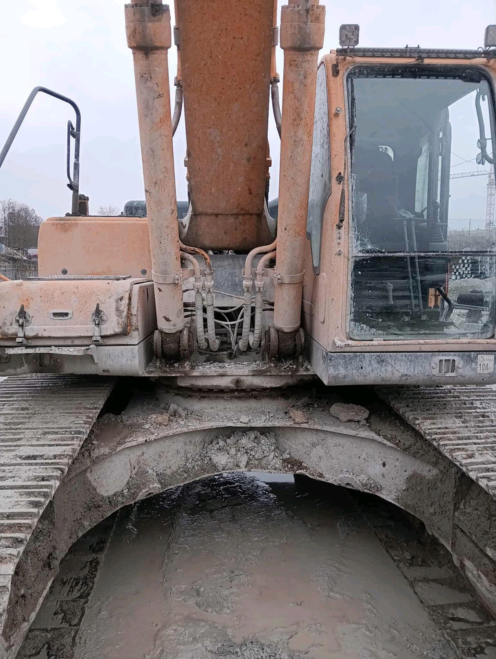 Hyundai R 300 - Pásové rýpadlo: obrázek 2 Hyundai R 300 - Pásové rýpadlo: obrázek 2