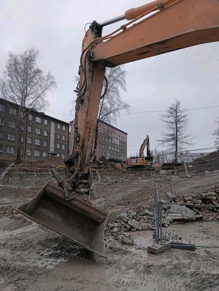 Hyundai R 300 - Pásové rýpadlo: obrázek 3 Hyundai R 300 - Pásové rýpadlo: obrázek 3