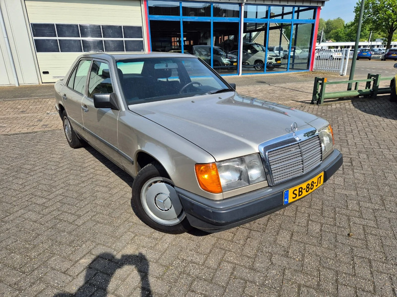 Osobní auto Mercedes-Benz E-Klasse: obrázek 1