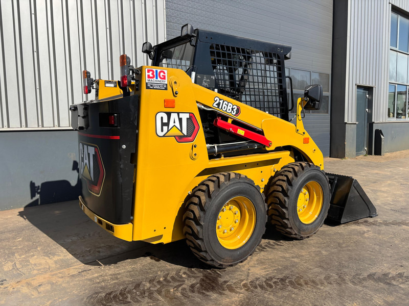 Caterpillar 216B3 - Nakladač: obrázek 5 Caterpillar 216B3 - Nakladač: obrázek 5