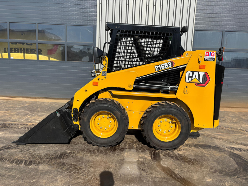 Caterpillar 216B3 - Nakladač: obrázek 2 Caterpillar 216B3 - Nakladač: obrázek 2