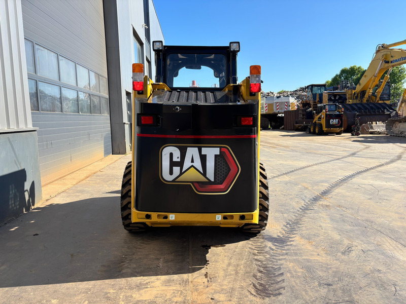 Caterpillar 216B3 - Nakladač: obrázek 4 Caterpillar 216B3 - Nakladač: obrázek 4