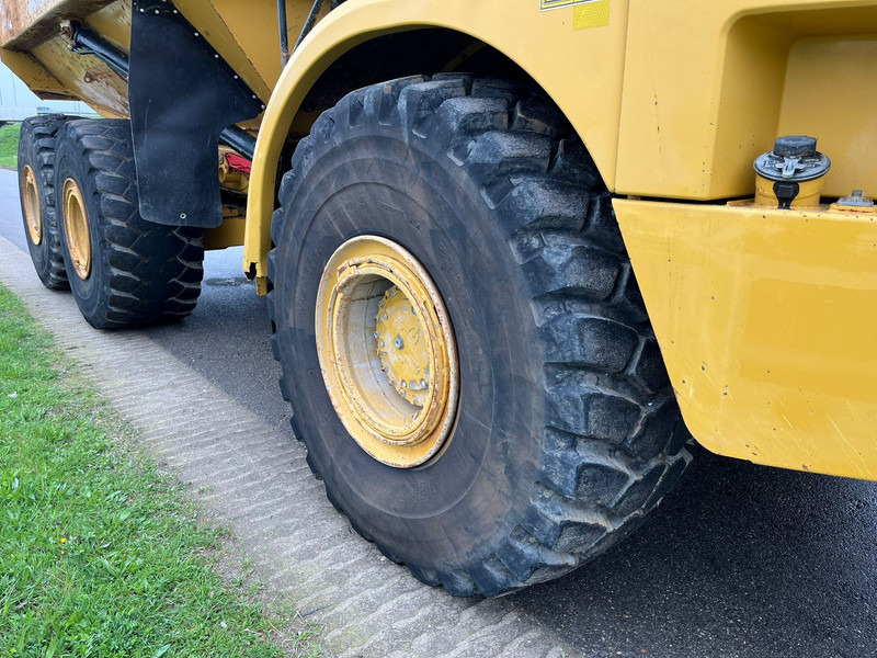 Kloubový sklápěč Caterpillar 740B: obrázek 12