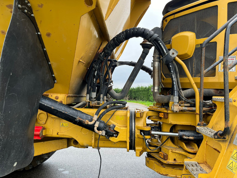 Kloubový sklápěč Caterpillar 740B: obrázek 15