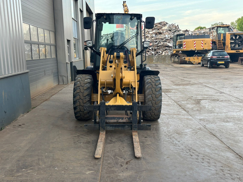 Caterpillar 908 - Kolový nakladač: obrázek 5 Caterpillar 908 - Kolový nakladač: obrázek 5