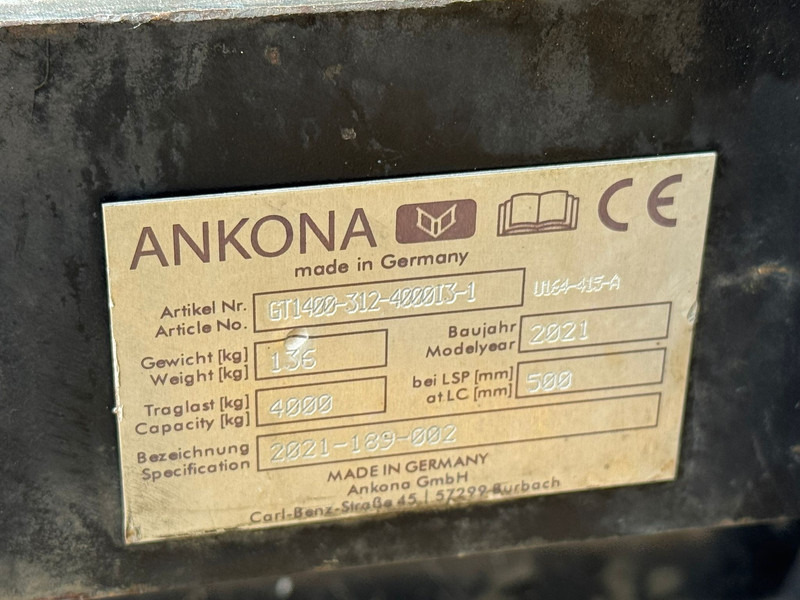 Kolový nakladač Caterpillar 908M: obrázek 15 Kolový nakladač Caterpillar 908M: obrázek 15