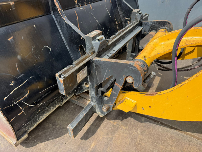 Kolový nakladač Caterpillar 908M: obrázek 14 Kolový nakladač Caterpillar 908M: obrázek 14