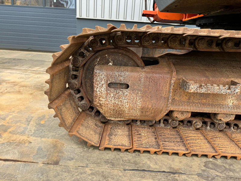 Pásové rýpadlo Hitachi ZX135US: obrázek 8