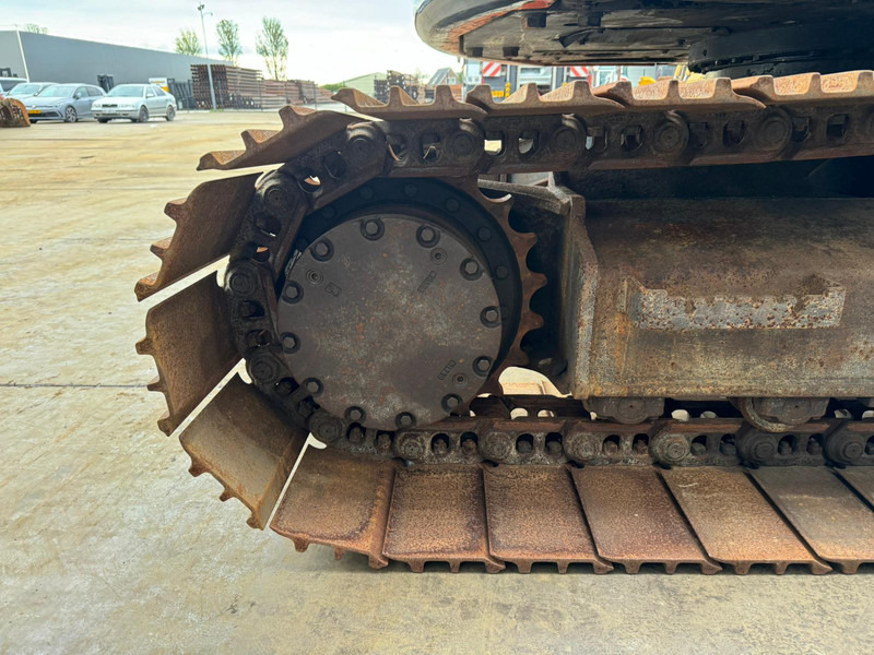 Pásové rýpadlo Hitachi ZX135US: obrázek 11