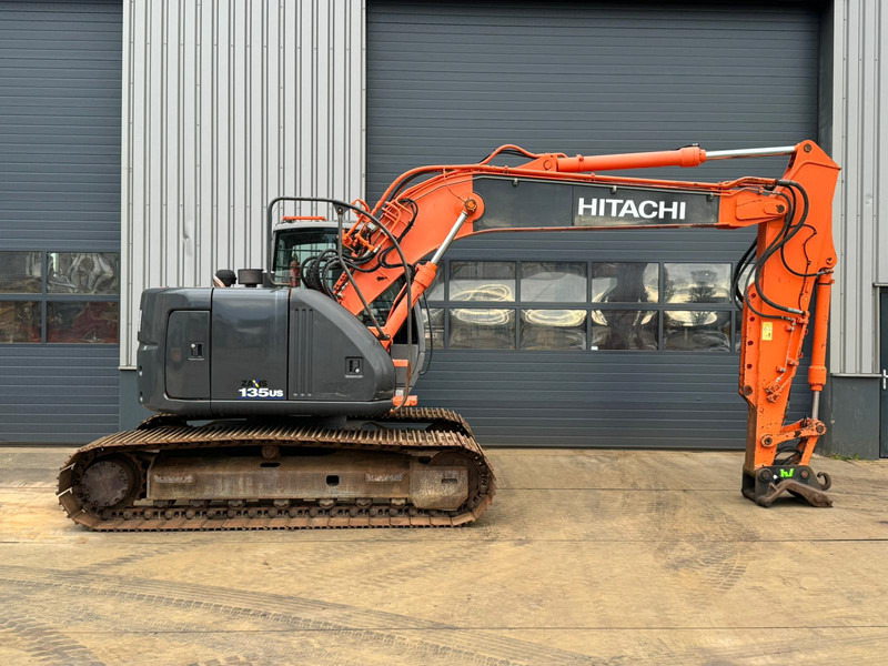 Pásové rýpadlo Hitachi ZX135US: obrázek 6