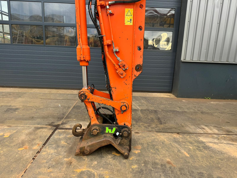 Pásové rýpadlo Hitachi ZX135US: obrázek 16