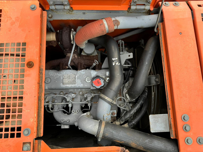 Pásové rýpadlo Hitachi ZX135US: obrázek 18