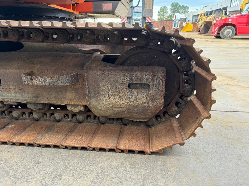 Pásové rýpadlo Hitachi ZX135US: obrázek 13