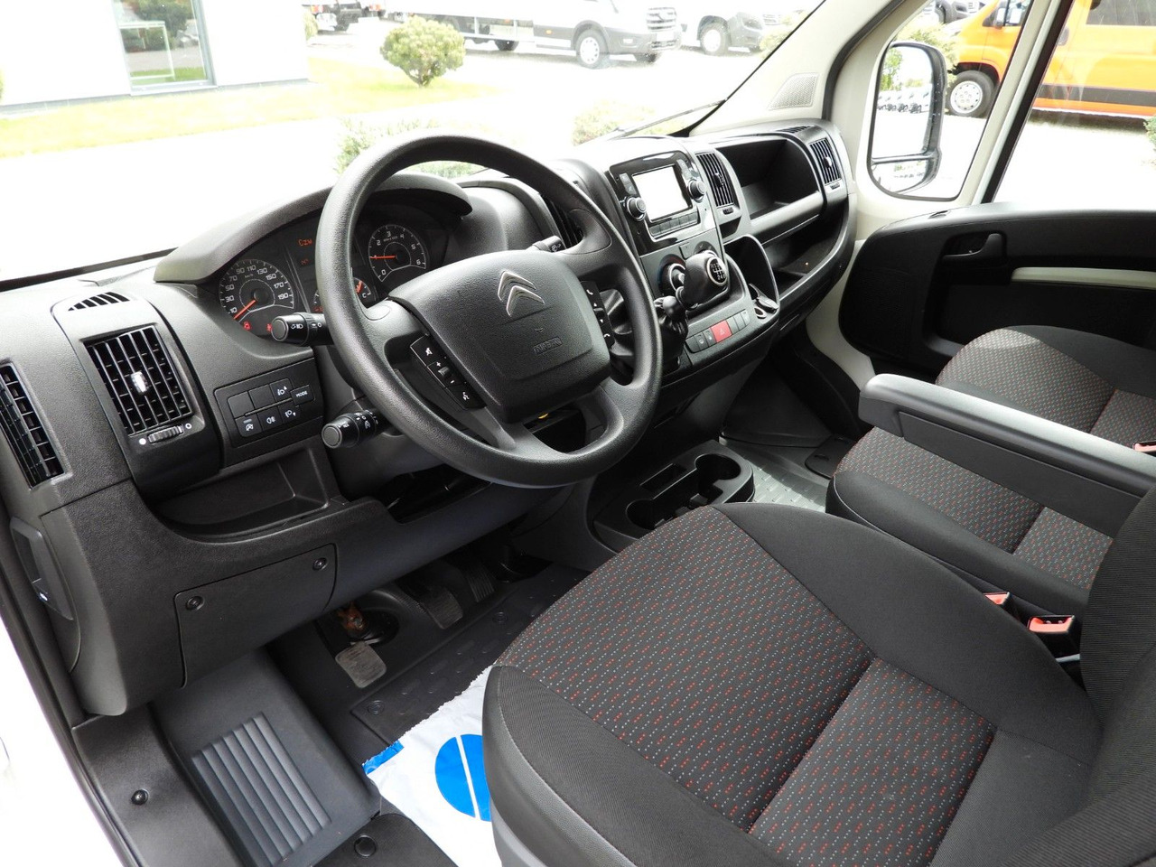 Citroën JUMPER KOFFER AUFZUG 8 PALETTEN TEMPOMAT NAVI Citroën JUMPER KOFFER AUFZUG 8 PALETTEN TEMPOMAT NAVI - Dodávka skřín: obrázek 2 Citroën JUMPER KOFFER AUFZUG 8 PALETTEN TEMPOMAT NAVI Citroën JUMPER KOFFER AUFZUG 8 PALETTEN TEMPOMAT NAVI - Dodávka skřín: obrázek 2