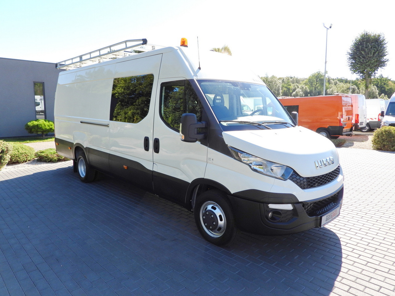 IVECO DAILY 35C17 BOX DELIVERY VAN 6 SEATS CRUISE CONTROL TWIN WHEELS AIR CONDITIONING 170HP - Dodávka: obrázek 4 IVECO DAILY 35C17 BOX DELIVERY VAN 6 SEATS CRUISE CONTROL TWIN WHEELS AIR CONDITIONING 170HP - Dodávka: obrázek 4