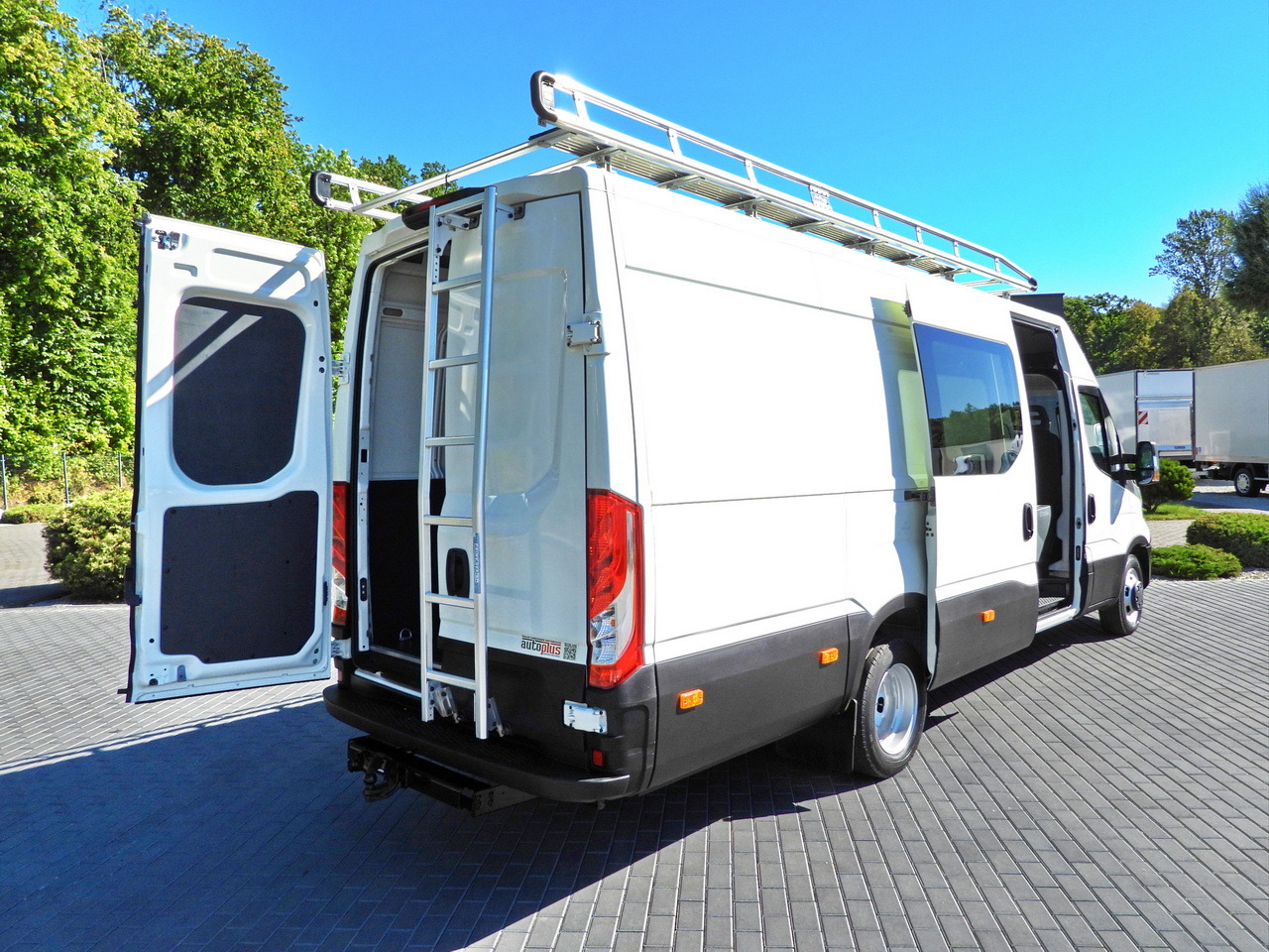 IVECO DAILY 35C17 BOX DELIVERY VAN 6 SEATS CRUISE CONTROL TWIN WHEELS AIR CONDITIONING 170HP - Dodávka: obrázek 3 IVECO DAILY 35C17 BOX DELIVERY VAN 6 SEATS CRUISE CONTROL TWIN WHEELS AIR CONDITIONING 170HP - Dodávka: obrázek 3