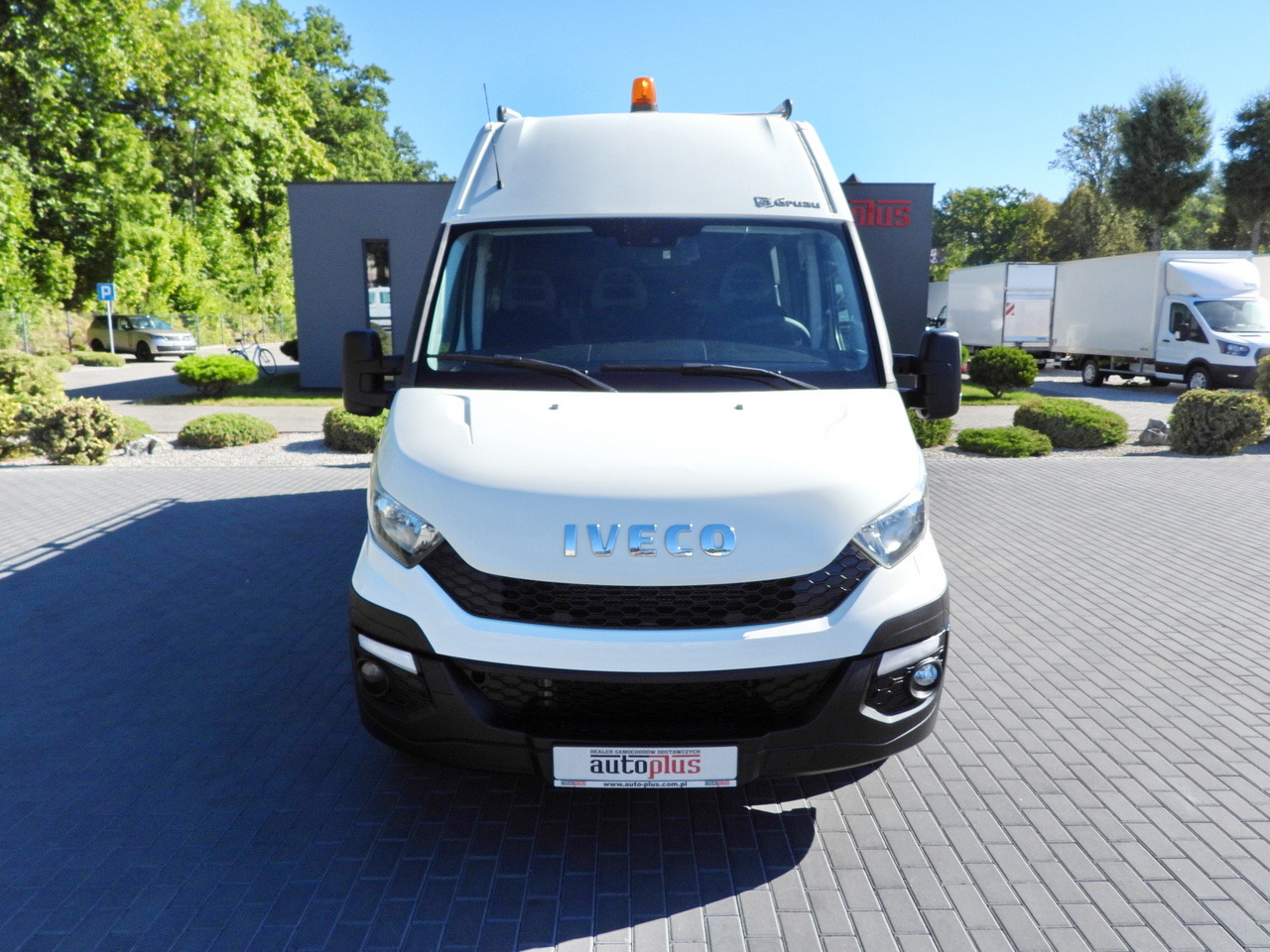 IVECO DAILY 35C17 BOX DELIVERY VAN 6 SEATS CRUISE CONTROL TWIN WHEELS AIR CONDITIONING 170HP - Dodávka: obrázek 5 IVECO DAILY 35C17 BOX DELIVERY VAN 6 SEATS CRUISE CONTROL TWIN WHEELS AIR CONDITIONING 170HP - Dodávka: obrázek 5