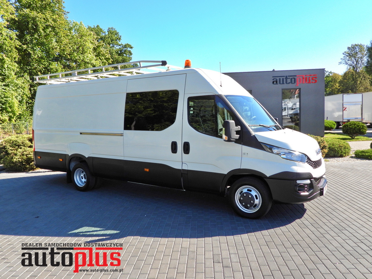 IVECO DAILY 35C17 BOX DELIVERY VAN 6 SEATS CRUISE CONTROL TWIN WHEELS AIR CONDITIONING 170HP - Dodávka: obrázek 1 IVECO DAILY 35C17 BOX DELIVERY VAN 6 SEATS CRUISE CONTROL TWIN WHEELS AIR CONDITIONING 170HP - Dodávka: obrázek 1