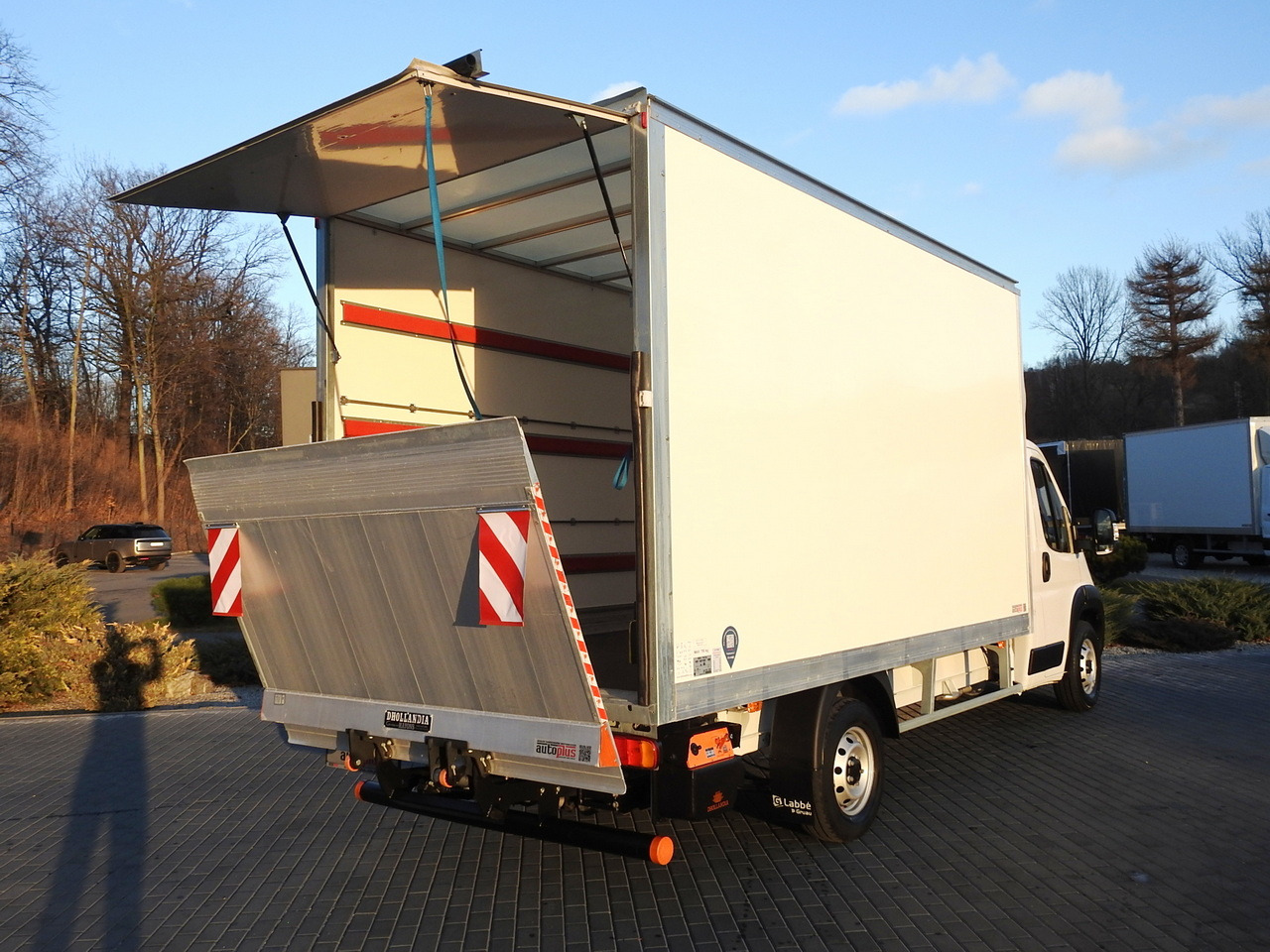 FIAT DUCATO BOX LIFT 8 PALLETS CRUISE CONTROL AIR CONDITIONING 180HP - Dodávka skřín: obrázek 3 FIAT DUCATO BOX LIFT 8 PALLETS CRUISE CONTROL AIR CONDITIONING 180HP - Dodávka skřín: obrázek 3