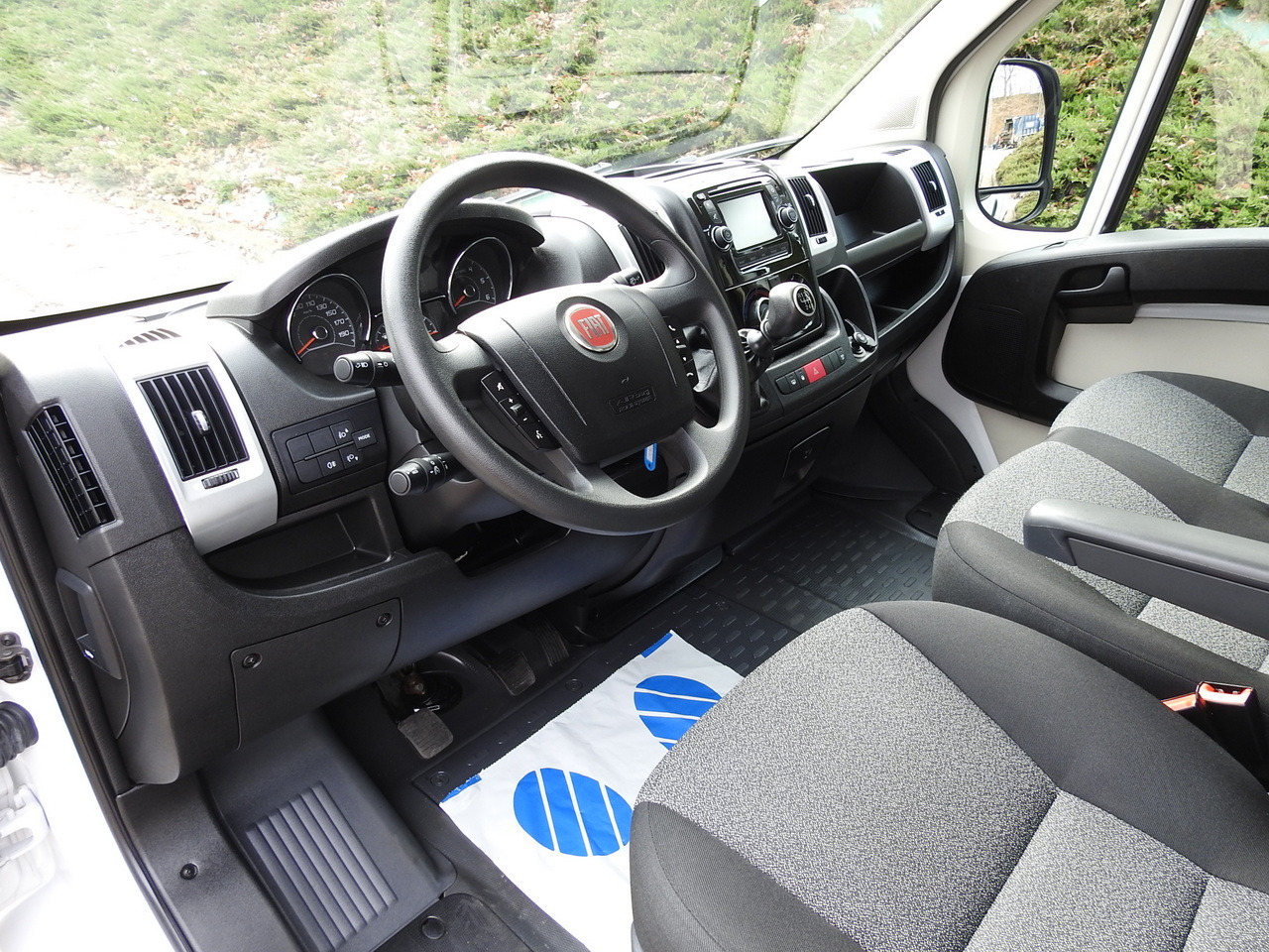 FIAT DUCATO BOX LIFT 8 PALLETS CRUISE CONTROL NAVIGATION AIR CONDITIONING LED LIGHTS 130HP - Dodávka skřín: obrázek 2 FIAT DUCATO BOX LIFT 8 PALLETS CRUISE CONTROL NAVIGATION AIR CONDITIONING LED LIGHTS 130HP - Dodávka skřín: obrázek 2