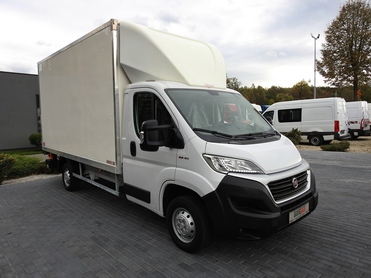 FIAT DUCATO BOX LIFT 8 PALLETS CRUISE CONTROL NAVIGATION AIR CONDITIONING LED LIGHTS 130HP - Dodávka skřín: obrázek 4 FIAT DUCATO BOX LIFT 8 PALLETS CRUISE CONTROL NAVIGATION AIR CONDITIONING LED LIGHTS 130HP - Dodávka skřín: obrázek 4