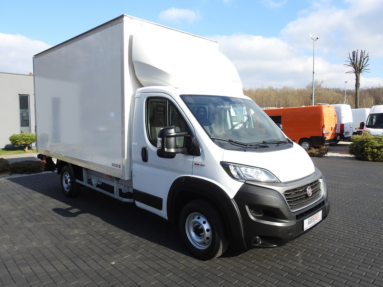FIAT DUCATO BOX LIFT 8 PALLETS CRUISE CONTROL NAVIGATION LED LIGHTS AIR CONDITIONING 130HP - Dodávka skřín: obrázek 4 FIAT DUCATO BOX LIFT 8 PALLETS CRUISE CONTROL NAVIGATION LED LIGHTS AIR CONDITIONING 130HP - Dodávka skřín: obrázek 4