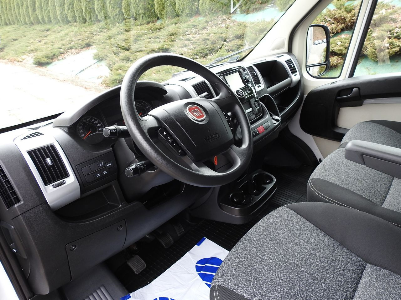 FIAT DUCATO TARPAULIN LIFT 8 PALLETS WEBASTO CRUISE CONTROL AIR CONDITIONING 150HP - Plachtová dodávka: obrázek 2 FIAT DUCATO TARPAULIN LIFT 8 PALLETS WEBASTO CRUISE CONTROL AIR CONDITIONING 150HP - Plachtová dodávka: obrázek 2