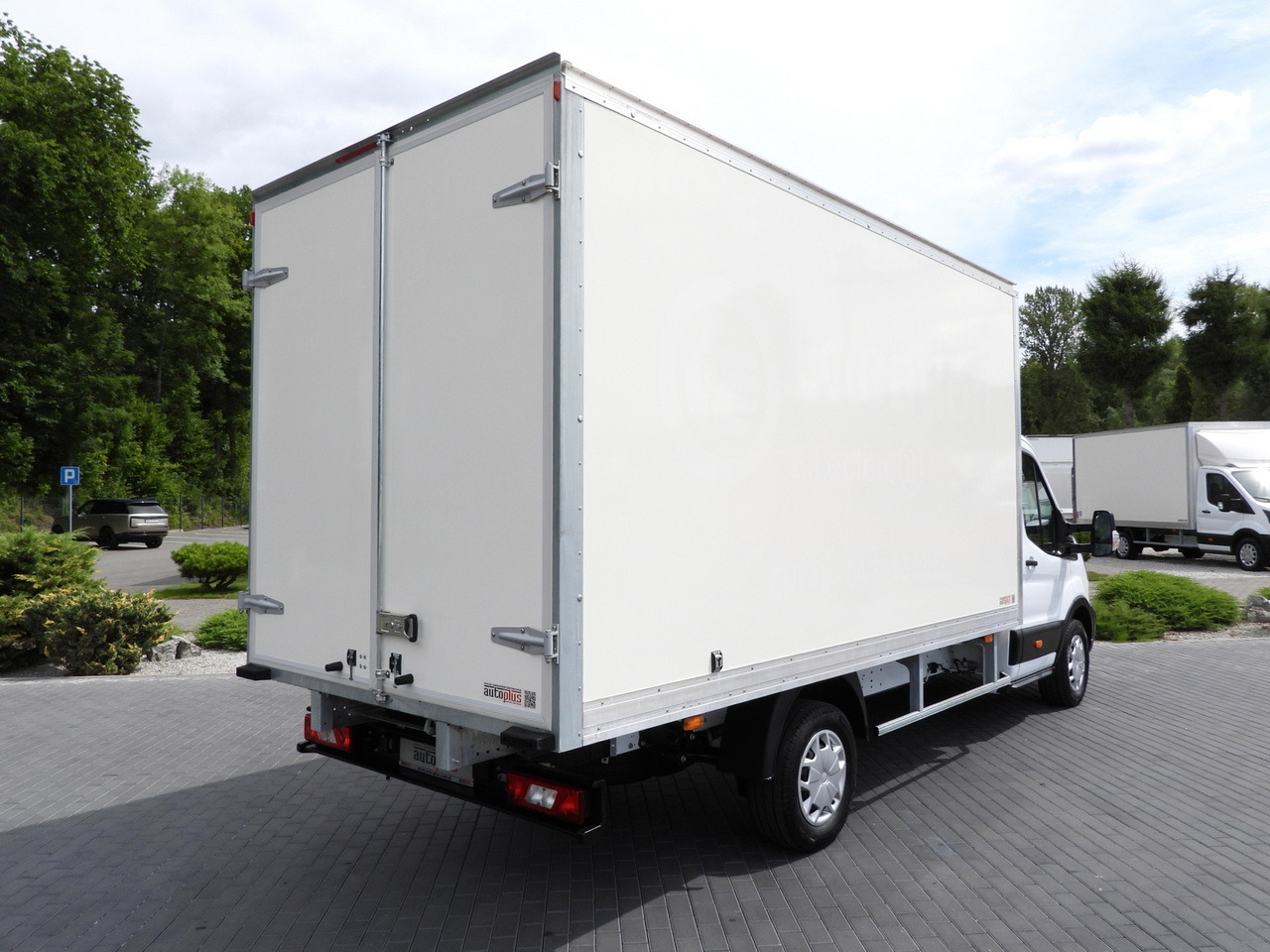 FORD TRANSIT BOX 8 PALLETS CRUISE CONTROL AIR CONDITIONING 130HP - Dodávka skřín: obrázek 3 FORD TRANSIT BOX 8 PALLETS CRUISE CONTROL AIR CONDITIONING 130HP - Dodávka skřín: obrázek 3