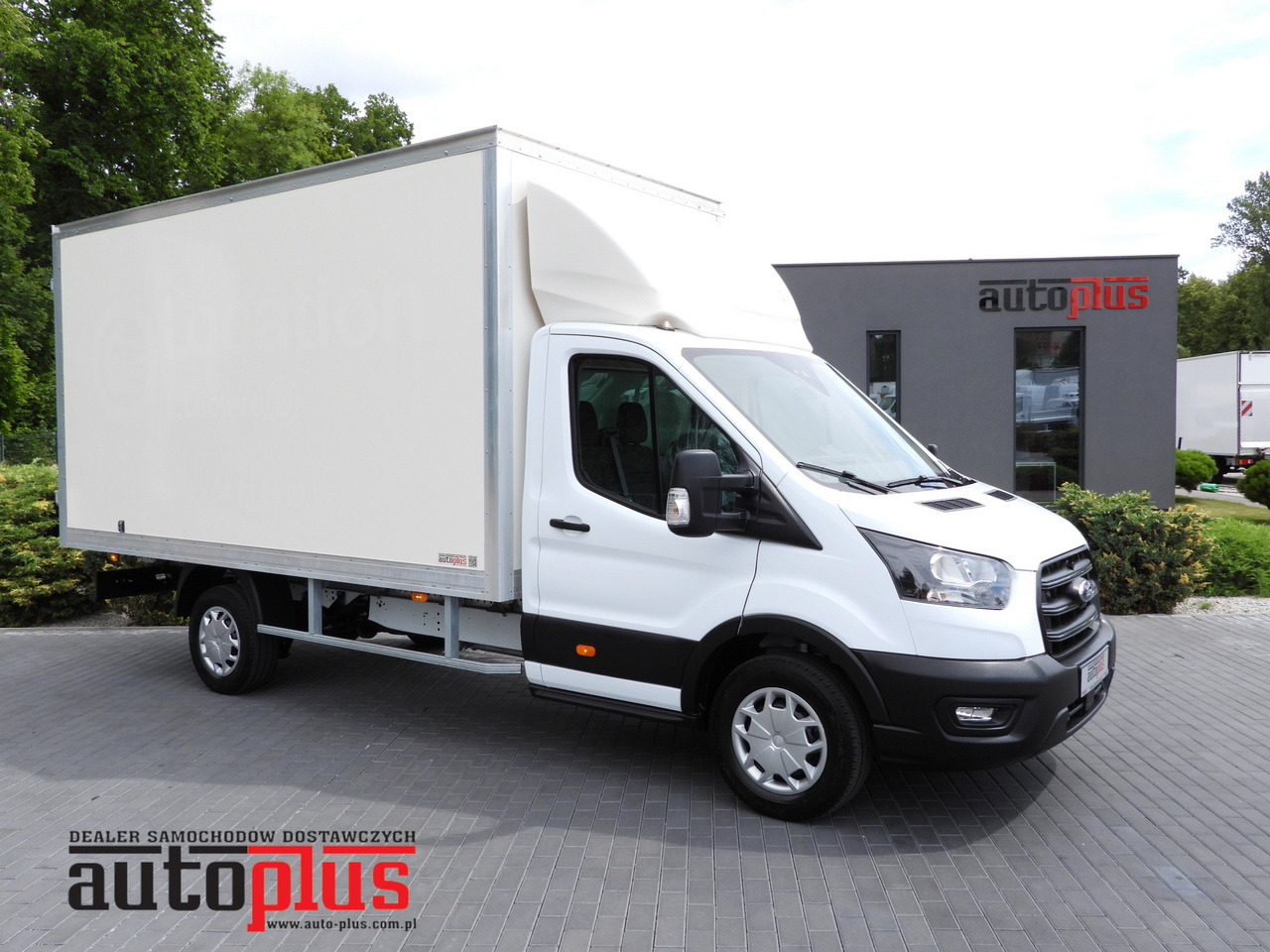 FORD TRANSIT BOX 8 PALLETS CRUISE CONTROL AIR CONDITIONING 130HP - Dodávka skřín: obrázek 1 FORD TRANSIT BOX 8 PALLETS CRUISE CONTROL AIR CONDITIONING 130HP - Dodávka skřín: obrázek 1