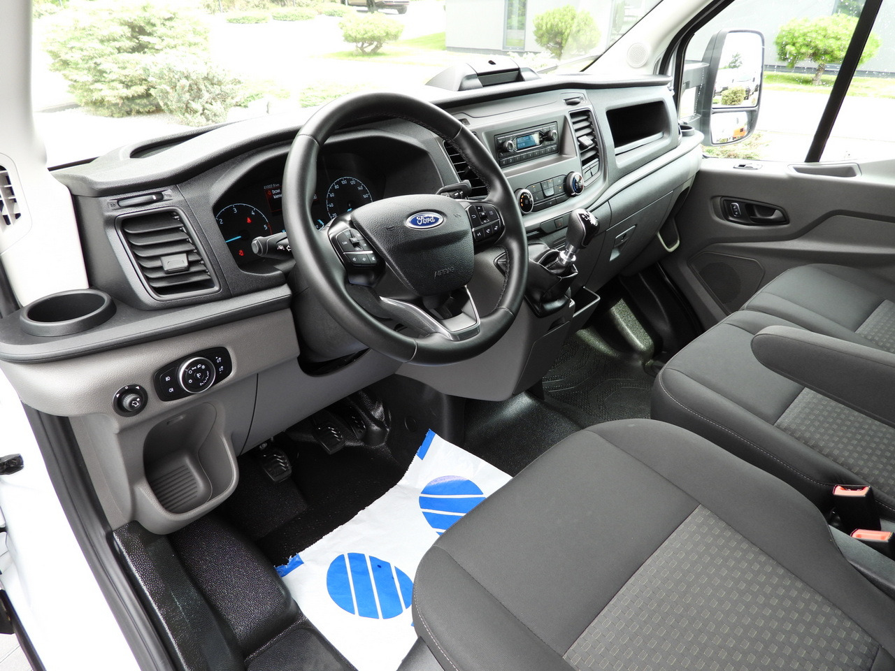 FORD TRANSIT BOX 8 PALLETS CRUISE CONTROL AIR CONDITIONING 130HP - Dodávka skřín: obrázek 2 FORD TRANSIT BOX 8 PALLETS CRUISE CONTROL AIR CONDITIONING 130HP - Dodávka skřín: obrázek 2
