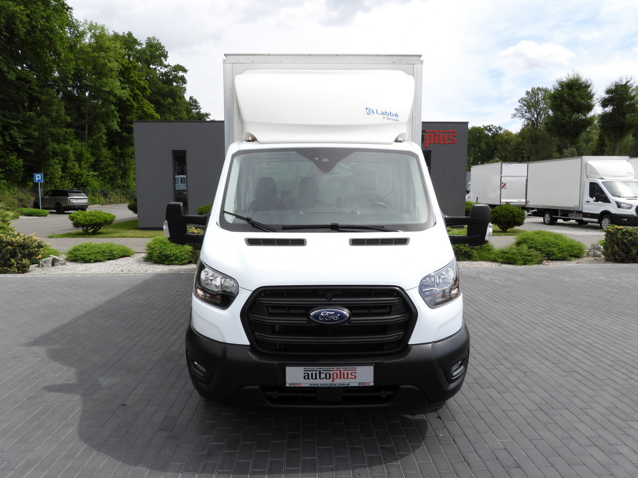 FORD TRANSIT BOX 8 PALLETS CRUISE CONTROL AIR CONDITIONING 130HP - Dodávka skřín: obrázek 5 FORD TRANSIT BOX 8 PALLETS CRUISE CONTROL AIR CONDITIONING 130HP - Dodávka skřín: obrázek 5