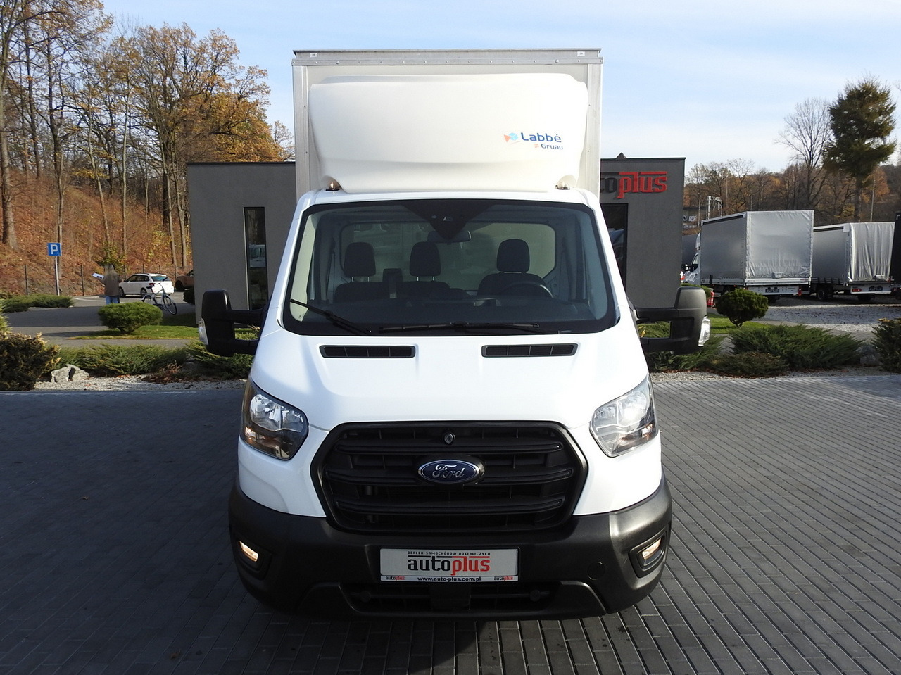 FORD TRANSIT BOX LIFT 8 PALLETS CRUISE CONTROL AIR CONDITIONING 130HP - Dodávka skřín: obrázek 5 FORD TRANSIT BOX LIFT 8 PALLETS CRUISE CONTROL AIR CONDITIONING 130HP - Dodávka skřín: obrázek 5