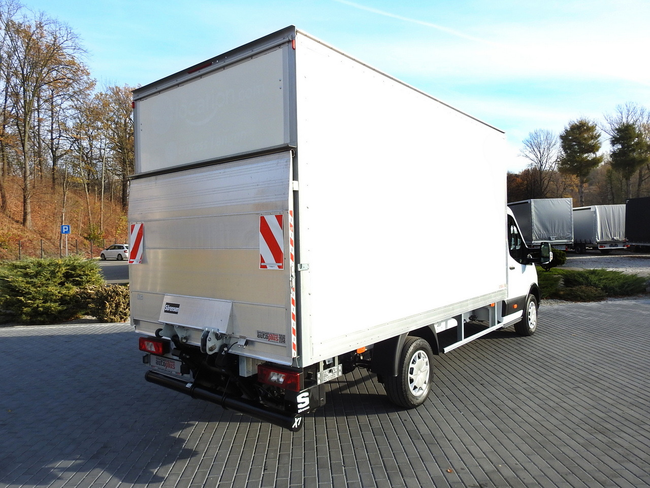FORD TRANSIT BOX LIFT 8 PALLETS CRUISE CONTROL AIR CONDITIONING 130HP - Dodávka skřín: obrázek 3 FORD TRANSIT BOX LIFT 8 PALLETS CRUISE CONTROL AIR CONDITIONING 130HP - Dodávka skřín: obrázek 3