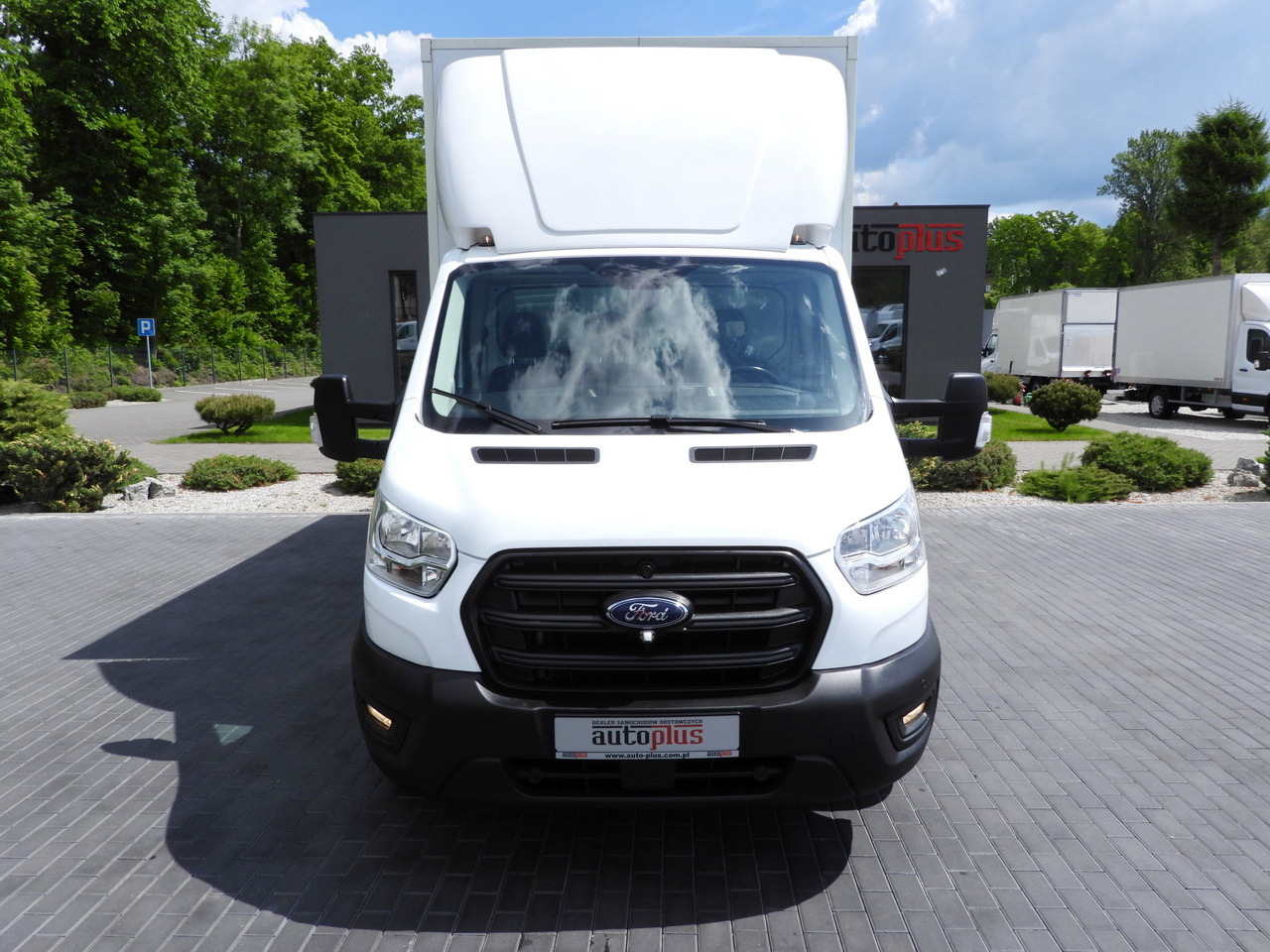 FORD TRANSIT BOX LIFT 8 PALLETS CRUISE CONTROL LED LIGHTS AIR CONDITIONING 130HP - Dodávka skřín: obrázek 5 FORD TRANSIT BOX LIFT 8 PALLETS CRUISE CONTROL LED LIGHTS AIR CONDITIONING 130HP - Dodávka skřín: obrázek 5