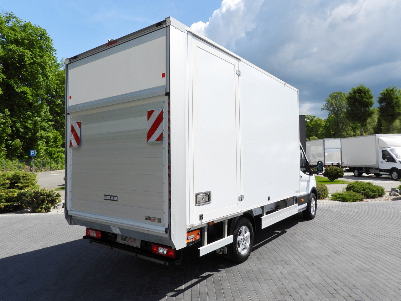FORD TRANSIT BOX LIFT 8 PALLETS CRUISE CONTROL LED LIGHTS AIR CONDITIONING 130HP - Dodávka skřín: obrázek 3 FORD TRANSIT BOX LIFT 8 PALLETS CRUISE CONTROL LED LIGHTS AIR CONDITIONING 130HP - Dodávka skřín: obrázek 3