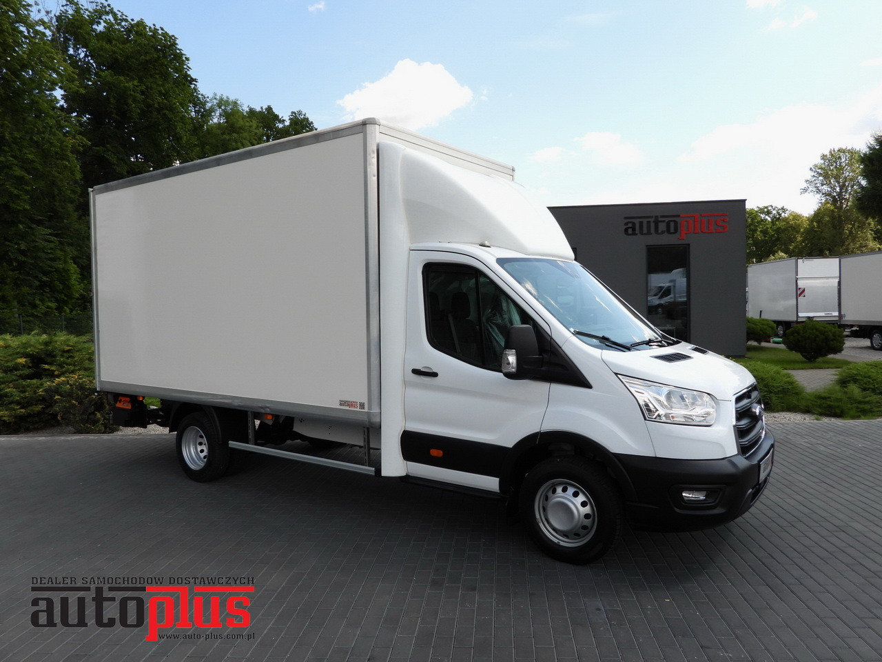 FORD TRANSIT BOX LIFT 8 PALLETS CRUISE CONTROL LED LIGHTS TWIN WHEELS AIR CONDITIONING 130HP - Dodávka skřín: obrázek 1 FORD TRANSIT BOX LIFT 8 PALLETS CRUISE CONTROL LED LIGHTS TWIN WHEELS AIR CONDITIONING 130HP - Dodávka skřín: obrázek 1