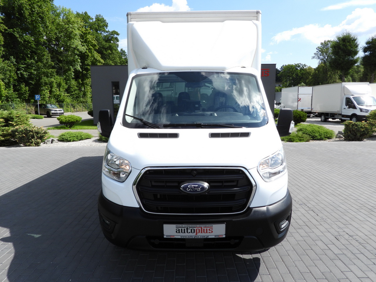 FORD TRANSIT BOX LIFT 8 PALLETS CRUISE CONTROL LED LIGHTS TWIN WHEELS AIR CONDITIONING 130HP - Dodávka skřín: obrázek 5 FORD TRANSIT BOX LIFT 8 PALLETS CRUISE CONTROL LED LIGHTS TWIN WHEELS AIR CONDITIONING 130HP - Dodávka skřín: obrázek 5