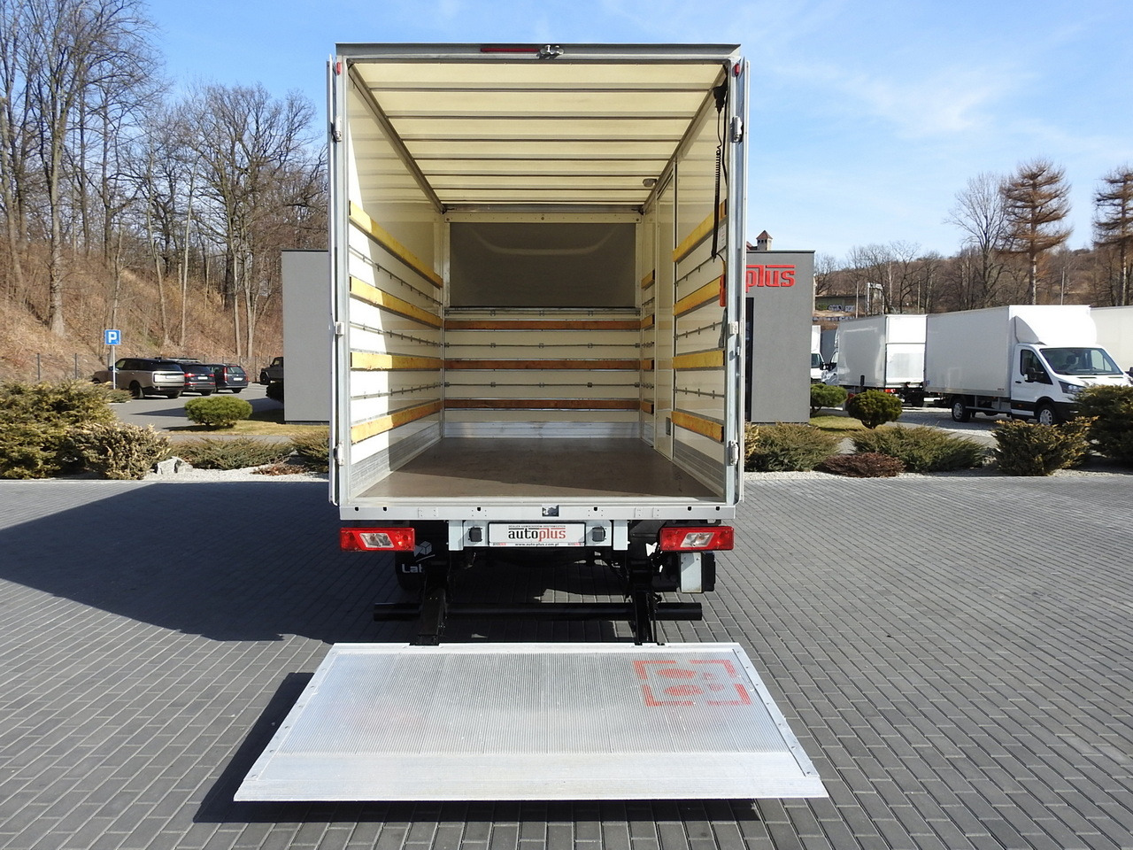 FORD TRANSIT BOX LIFT 8 PALLETS CRUISE CONTROL LED LIGHTS TWIN WHEELS AIR CONDITIONING 170HP leasing FORD TRANSIT BOX LIFT 8 PALLETS CRUISE CONTROL LED LIGHTS TWIN WHEELS AIR CONDITIONING 170HP: obrázek 12 FORD TRANSIT BOX LIFT 8 PALLETS CRUISE CONTROL LED LIGHTS TWIN WHEELS AIR CONDITIONING 170HP leasing FORD TRANSIT BOX LIFT 8 PALLETS CRUISE CONTROL LED LIGHTS TWIN WHEELS AIR CONDITIONING 170HP: obrázek 12