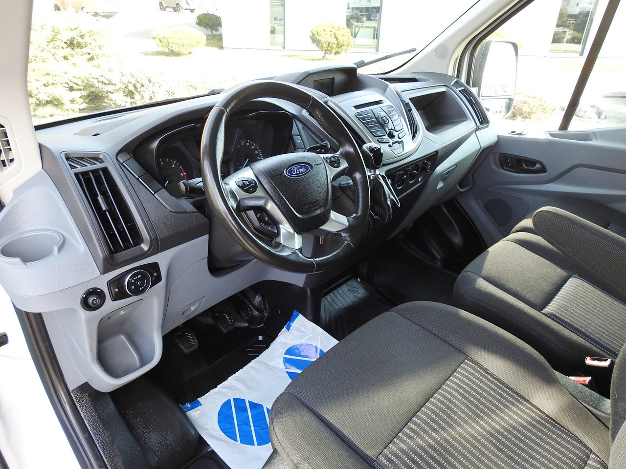 FORD TRANSIT BOX LIFT 8 PALLETS CRUISE CONTROL LED LIGHTS TWIN WHEELS AIR CONDITIONING 170HP - Dodávka skřín: obrázek 2 FORD TRANSIT BOX LIFT 8 PALLETS CRUISE CONTROL LED LIGHTS TWIN WHEELS AIR CONDITIONING 170HP - Dodávka skřín: obrázek 2