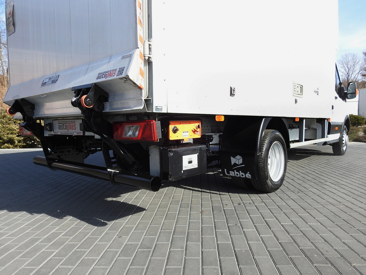 FORD TRANSIT BOX LIFT 8 PALLETS CRUISE CONTROL LED LIGHTS TWIN WHEELS AIR CONDITIONING 170HP leasing FORD TRANSIT BOX LIFT 8 PALLETS CRUISE CONTROL LED LIGHTS TWIN WHEELS AIR CONDITIONING 170HP: obrázek 24 FORD TRANSIT BOX LIFT 8 PALLETS CRUISE CONTROL LED LIGHTS TWIN WHEELS AIR CONDITIONING 170HP leasing FORD TRANSIT BOX LIFT 8 PALLETS CRUISE CONTROL LED LIGHTS TWIN WHEELS AIR CONDITIONING 170HP: obrázek 24