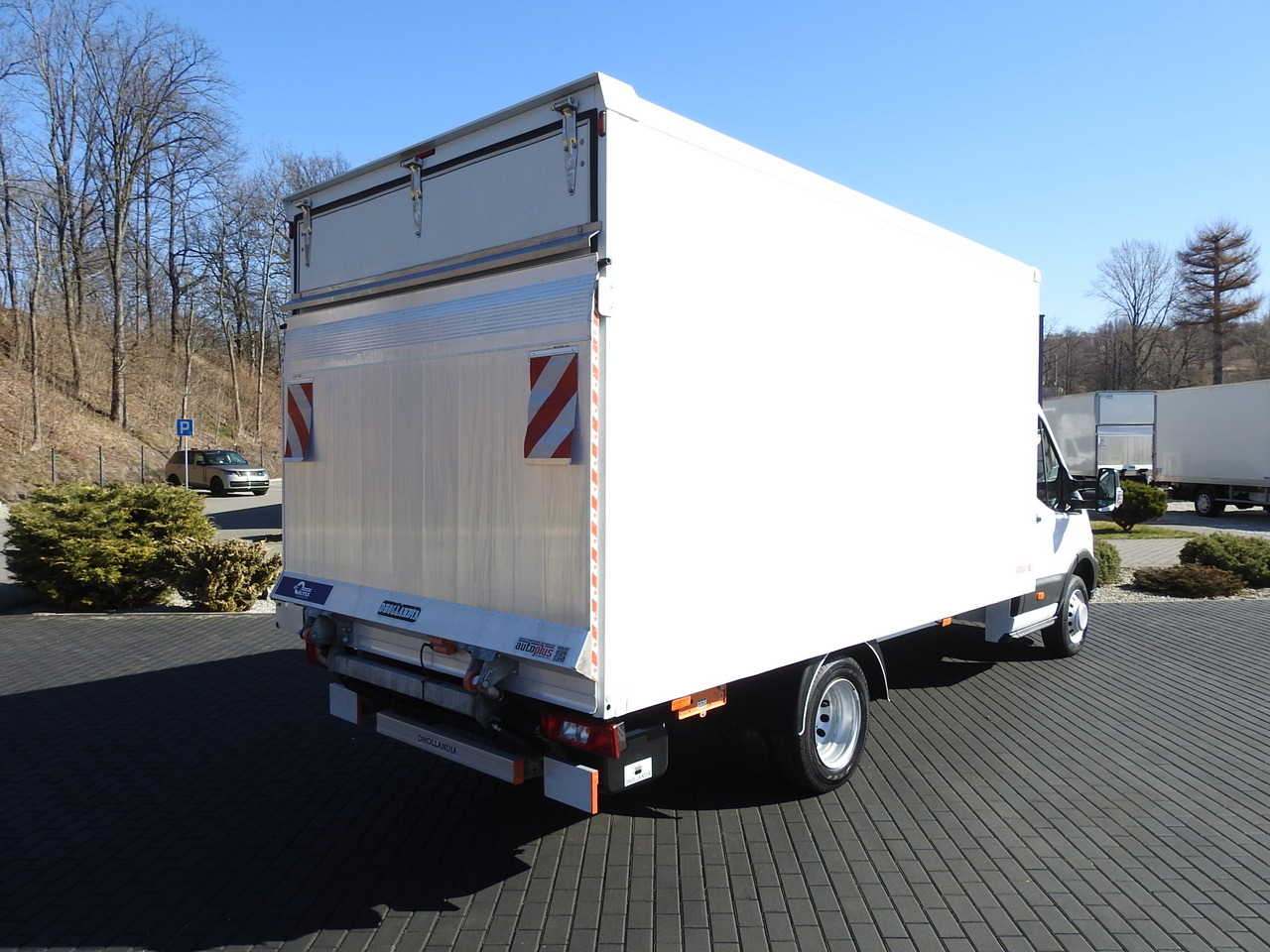 FORD TRANSIT BOX LIFT 8 PALLETS TWIN WHEELS AIR CONDITIONING 130HP - Dodávka skřín: obrázek 3 FORD TRANSIT BOX LIFT 8 PALLETS TWIN WHEELS AIR CONDITIONING 130HP - Dodávka skřín: obrázek 3