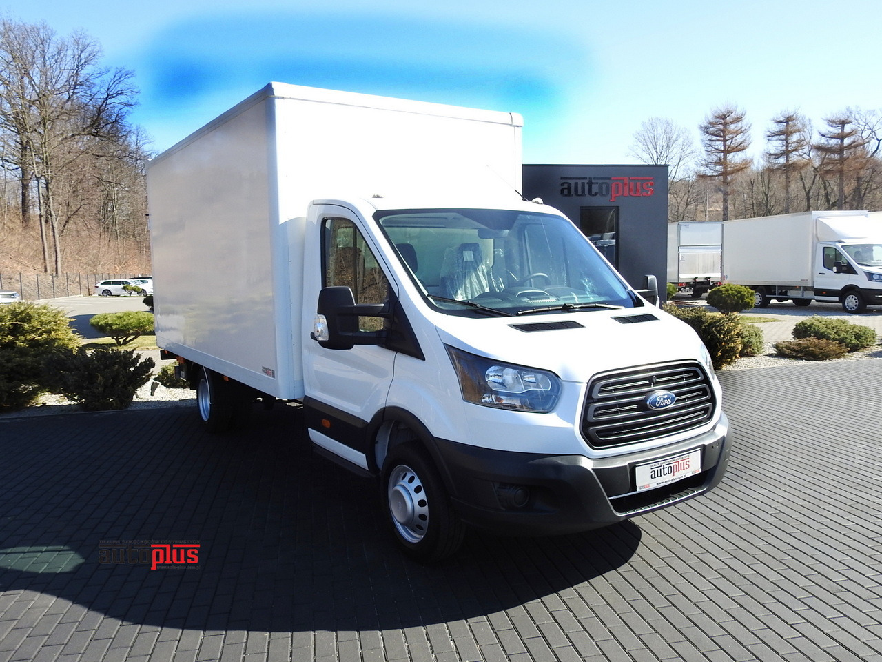 FORD TRANSIT BOX LIFT 8 PALLETS TWIN WHEELS AIR CONDITIONING 130HP - Dodávka skřín: obrázek 1 FORD TRANSIT BOX LIFT 8 PALLETS TWIN WHEELS AIR CONDITIONING 130HP - Dodávka skřín: obrázek 1