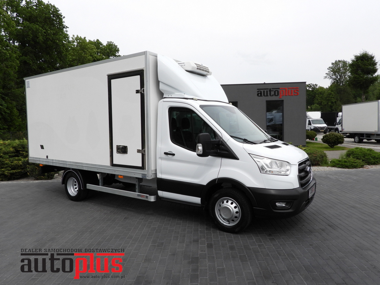 FORD TRANSIT BOX / REFRIGERATOR BOX 5*C / CRUISE CONTROL LED LIGHTS TWIN WHEELS AIR CONDITIONING  130HP - Chladící dodávka: obrázek 1 FORD TRANSIT BOX / REFRIGERATOR BOX 5*C / CRUISE CONTROL LED LIGHTS TWIN WHEELS AIR CONDITIONING  130HP - Chladící dodávka: obrázek 1
