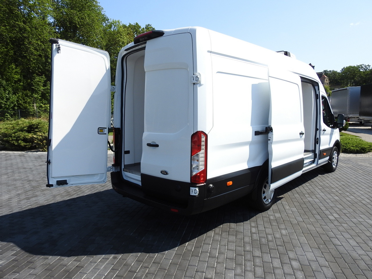FORD TRANSIT REFRIGERATOR VAN 0*C HEATING FUNCTION CRUISE CONTROL AIR CONDITIONING LED LIGHTS 130HP - Chladící dodávka: obrázek 3 FORD TRANSIT REFRIGERATOR VAN 0*C HEATING FUNCTION CRUISE CONTROL AIR CONDITIONING LED LIGHTS 130HP - Chladící dodávka: obrázek 3