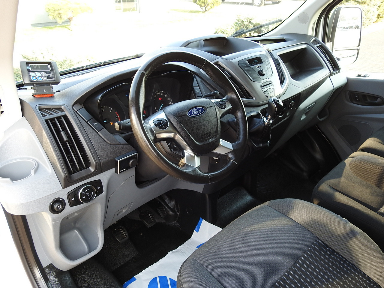FORD TRANSIT REFRIGERATOR VAN 0°C HEATING FUNCTION CRUISE CONTROL LED LIGHTS AIR CONDITIONING 130HP - Chladící dodávka: obrázek 2 FORD TRANSIT REFRIGERATOR VAN 0°C HEATING FUNCTION CRUISE CONTROL LED LIGHTS AIR CONDITIONING 130HP - Chladící dodávka: obrázek 2