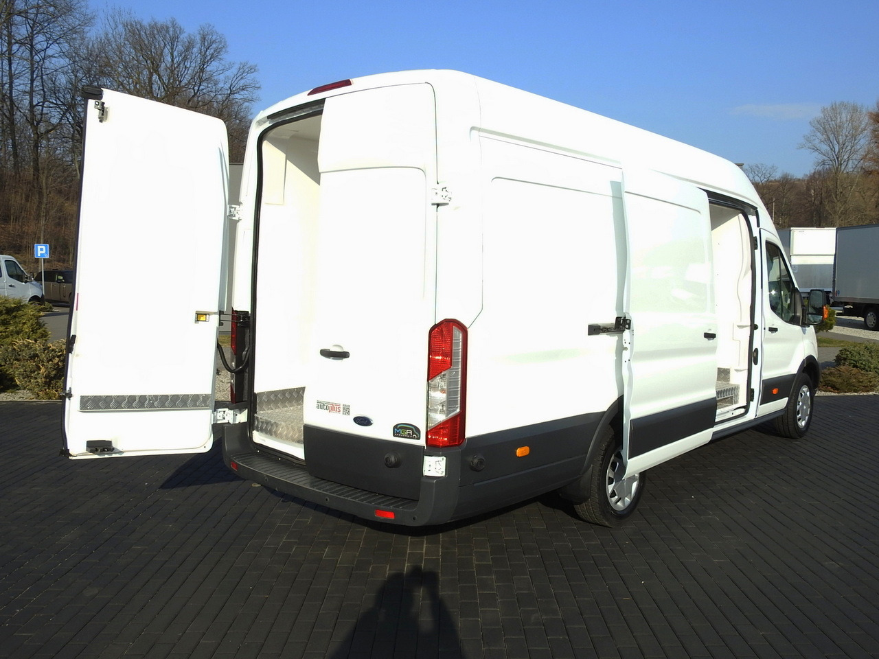 FORD TRANSIT REFRIGERATOR VAN 0°C HEATING FUNCTION CRUISE CONTROL LED LIGHTS AIR CONDITIONING 130HP - Chladící dodávka: obrázek 3 FORD TRANSIT REFRIGERATOR VAN 0°C HEATING FUNCTION CRUISE CONTROL LED LIGHTS AIR CONDITIONING 130HP - Chladící dodávka: obrázek 3