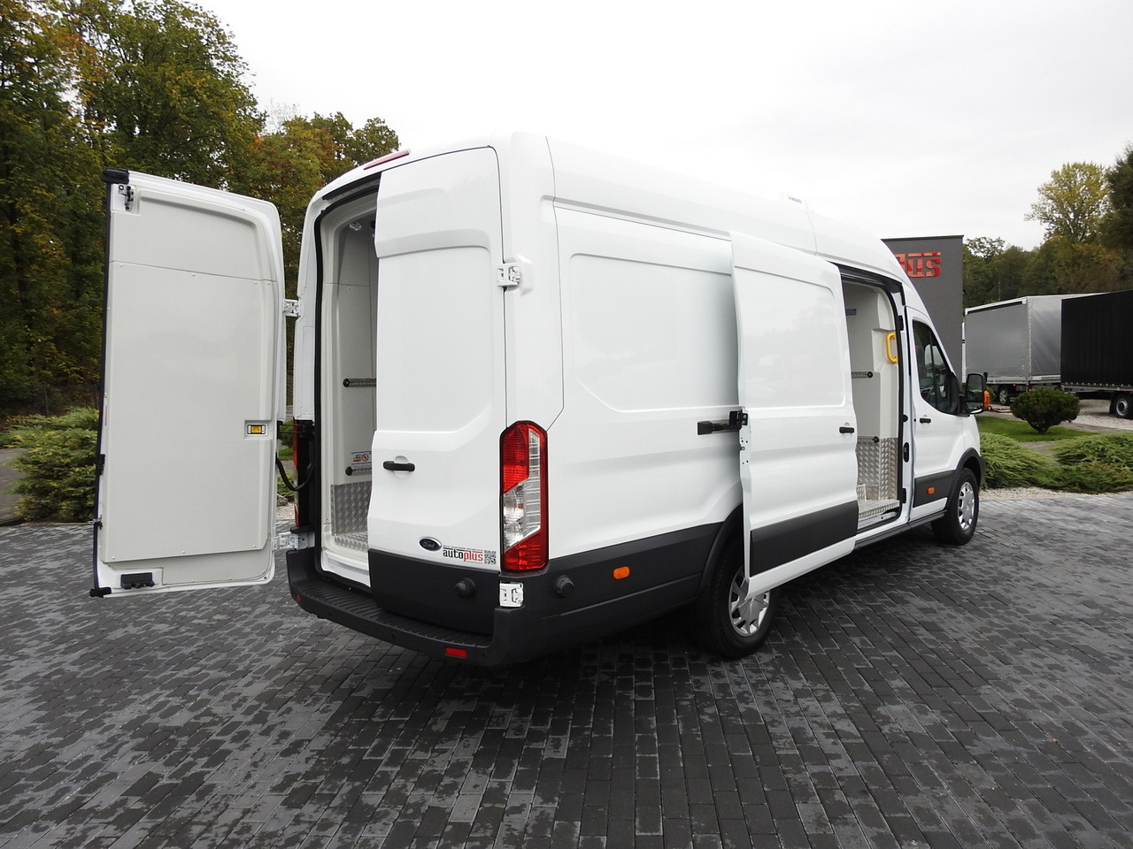 FORD TRANSIT REFRIGERATOR VAN 0*C HEATING FUNCTION POWER SUPPLY 230V CRUISE CONTROL NAVIGATION AIR CONDITIONING LED LIGHTS 130HP - Chladící dodávka: obrázek 3 FORD TRANSIT REFRIGERATOR VAN 0*C HEATING FUNCTION POWER SUPPLY 230V CRUISE CONTROL NAVIGATION AIR CONDITIONING LED LIGHTS 130HP - Chladící dodávka: obrázek 3
