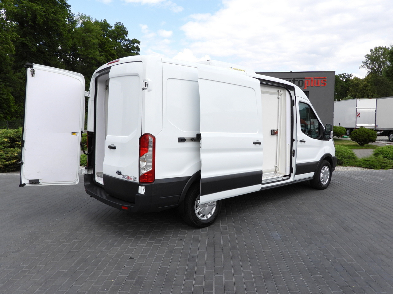 FORD TRANSIT REFRIGERATOR VAN 5*C AIR CONDITIONING 105HP - Chladící dodávka: obrázek 3 FORD TRANSIT REFRIGERATOR VAN 5*C AIR CONDITIONING 105HP - Chladící dodávka: obrázek 3