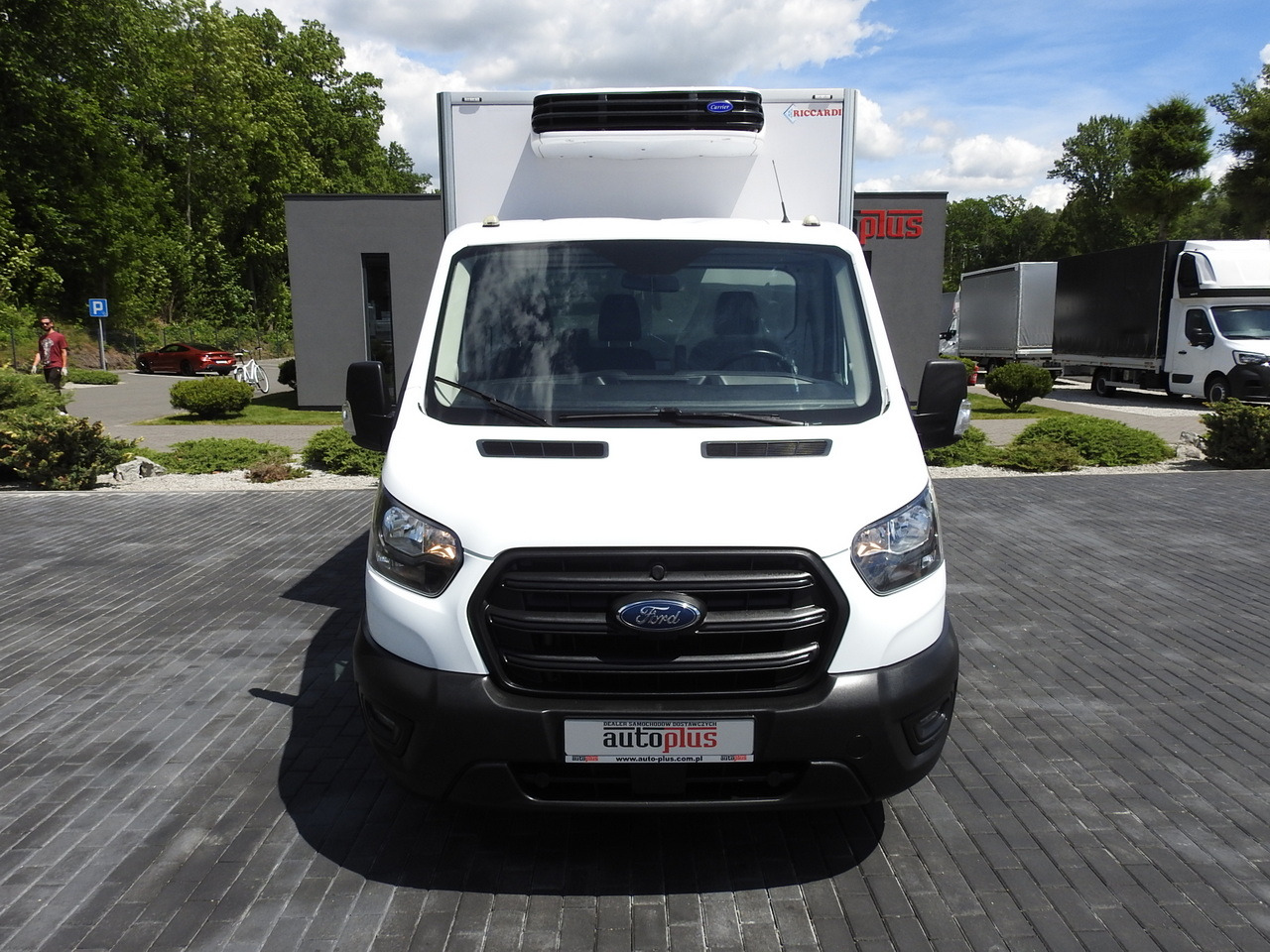 FORD TRANSIT REGRIGERATOR BOX 0*C POWER SUPPLY 230V CRUISE CONTROL AIR CONDITIONING TWIN WHEELS 170HP - Chladící dodávka: obrázek 5 FORD TRANSIT REGRIGERATOR BOX 0*C POWER SUPPLY 230V CRUISE CONTROL AIR CONDITIONING TWIN WHEELS 170HP - Chladící dodávka: obrázek 5